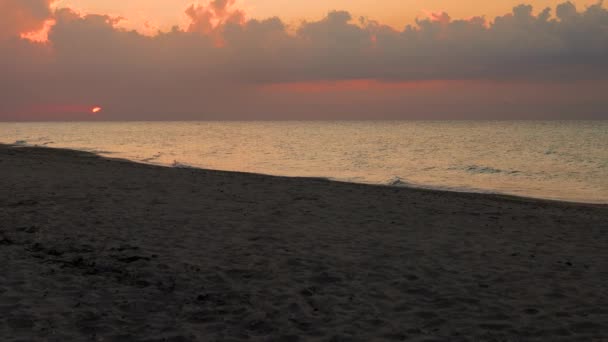 Filmagem Bela Praia Cidade Varadero Cuba Mostrando Belo Pôr Sol — Vídeo de Stock