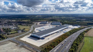 Barnsley Sheffield, 28 Eylül 2022: İngiltere 'nin Sheffield şehrinde yeni inşa edilen Evri dağıtım merkezinin havadan çekilmiş fotoğrafı,.