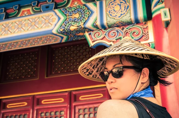 Young Woman at the Forbidden City — Stock Photo, Image