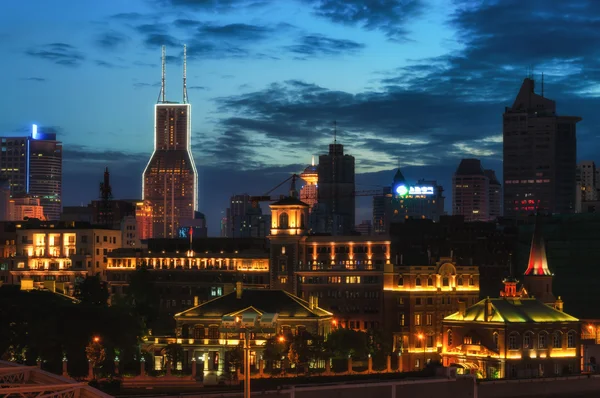 Shanghai in der Abenddämmerung — Stockfoto