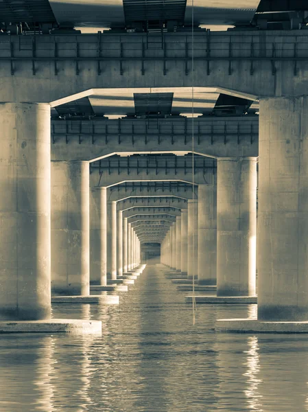 Pilares puente — Foto de Stock