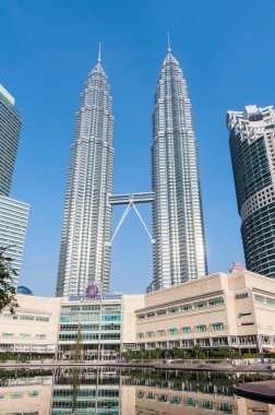 Petronas Towers clipart
