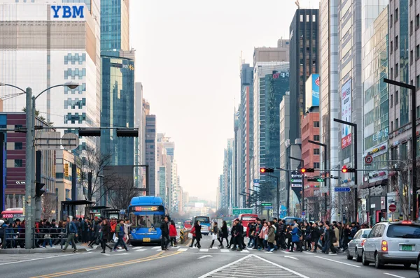 강남구 횡단 보도 — 스톡 사진