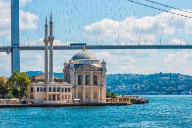 Ortaköy Camii