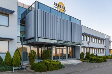 GENen 'in karargahı. GAZ ENERGIA sınırlı sorumluluk şirketi, Polonya 'nın birçok eyaletinde doğal gaz satışı ve dağıtımıyla ilgileniyor. Gen. GAZ, doğalgaz boru hatları da dahil olmak üzere doğalgaz şebekelerinin sahibi.