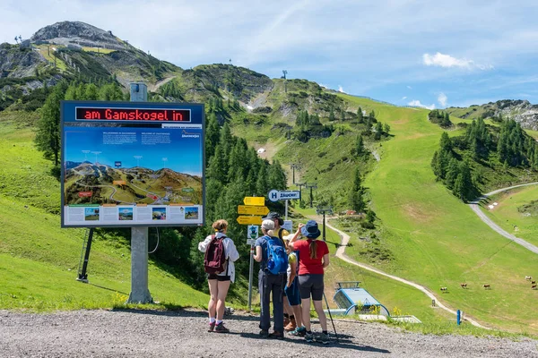 Zauchensee Austria July 2021 Group Hikers Check Hiking Trails Austrian — Stock Photo, Image