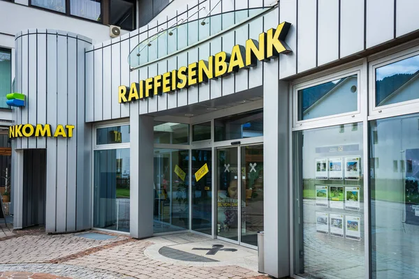 Johann Pongau Salzburg Österreich 2021 Eingang Zum Bankgebäude Der Raiffeisenbank Stockbild