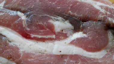 Rosto için baharatlı taze et dilimi.