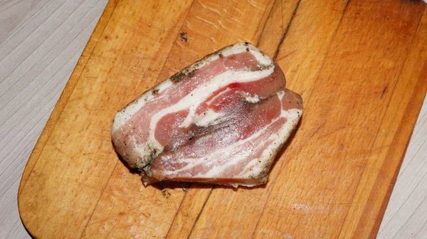 Rosto için baharatlı taze et dilimi.