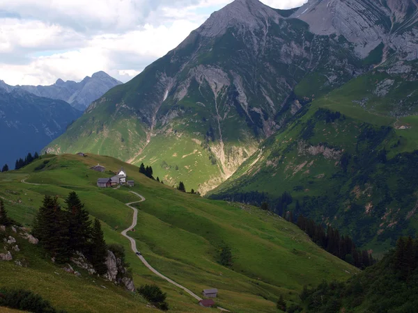 Igreja nos Alpes — Fotografia de Stock