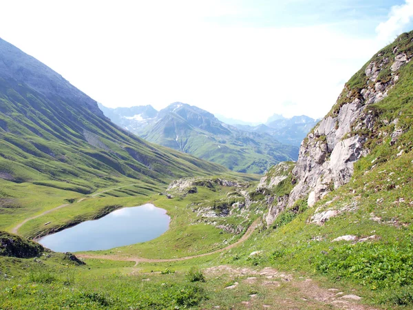 Lago nos Alpes — Fotografia de Stock