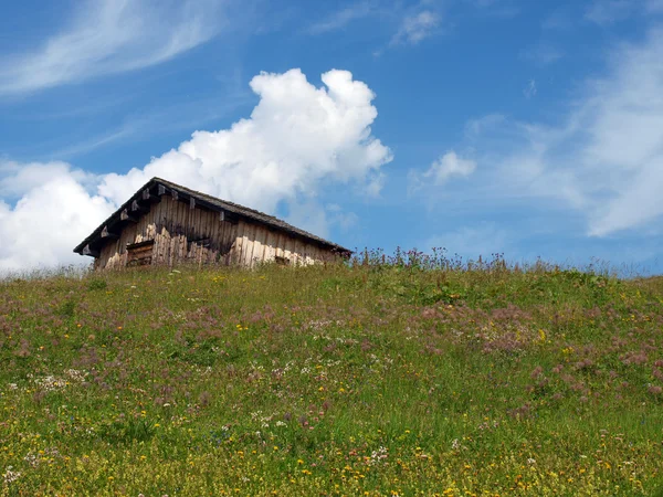 Cabaña en los Alpes —  Fotos de Stock