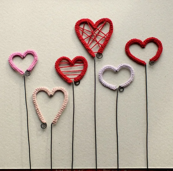 Kalp şeklindeki tel tığ işi süslemeleri