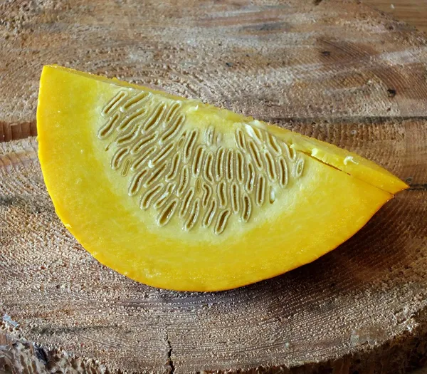 Turuncu kabak ahşap kesim