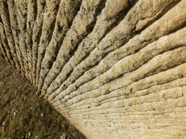 ayrıntılı bir taş heykel