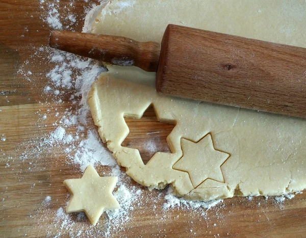 Massa de biscoito de Natal com rolo — Fotografia de Stock