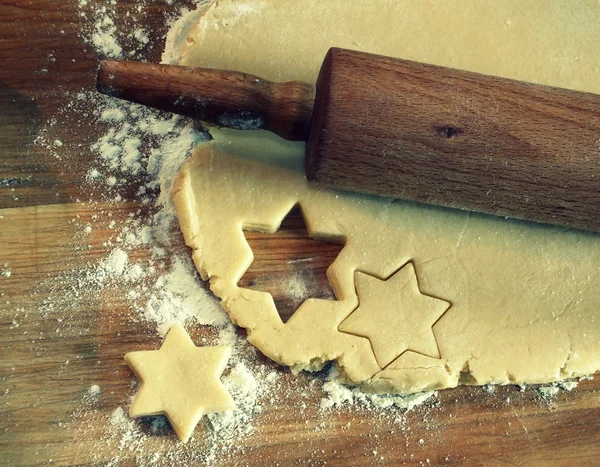 Massa de biscoito de Natal com rolo — Fotografia de Stock