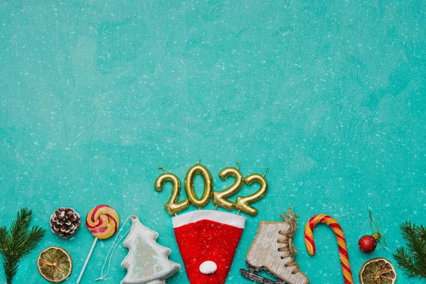 Kerst Nieuwjaar Achtergrond Met Speelgoed Lolly Citroenschijfje Kerstboom Tak Nieuwjaars — Stockfoto