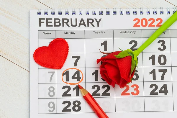 Calendário 2022 Data Fevereiro Marcada Lápis Vermelho Dia Dos Namorados Imagens Royalty-Free
