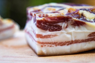 Çiğ et ve domuz eti. Mutfak, kırsal gastronomi ve yemek pişirme. Yemek fotoğrafçılığı.