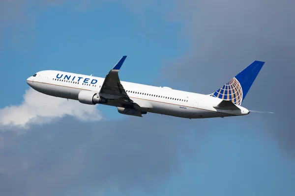Münih Almanya Eylül 2019 United Airlines Yolcu Uçağı Havaalanında Uçuş — Stok fotoğraf
