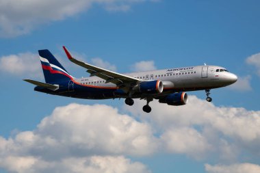 Hamburg, Almanya - 6 Temmuz 2017: Aeroflot yolcu uçağı havaalanında. Uçuş planını ayarlayın. Havacılık ve uçak. Hava ulaşımı. Küresel uluslararası ulaşım. Uç ve uç.
