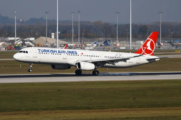 München Duitsland Oktober 2017 Turkish Airlines Passagiersvliegtuig Luchthaven Vlucht Plannen — Stockfoto
