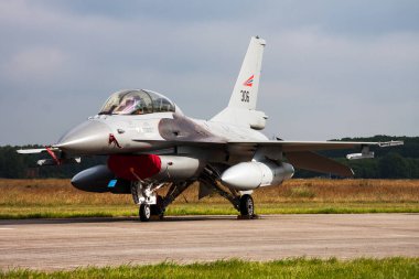 Volkel, Hollanda - 14 Haziran 2013: Askeri savaş uçağı hava üssünde. Hava Kuvvetleri uçuş operasyonu. Havacılık ve uçak. Hava savunması. Askeri endüstri. Uç ve uç.