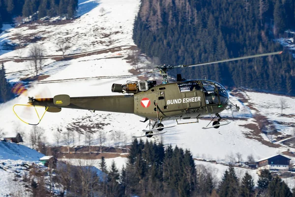 Zell See Oostenrijk Februari 2018 Militaire Helikopter Vliegbasis Luchtmacht Vlucht — Stockfoto