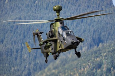 Zeltweg, Avusturya - 3 Eylül 2022: Alman Ordusu Airbus Helikopterleri Tiger. Hava üssünde askeri saldırı helikopteri. Havacılık ve rotorcraft. Nakliye ve hava taşımacılığı. Askeri endüstri. Uç ve uç.