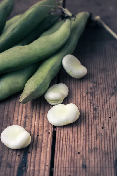 Broad Beans on a wooden Table — Stock Photo, Image