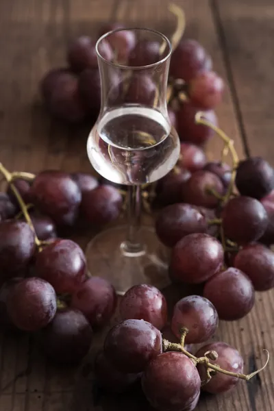 Grappa con uva — Foto de Stock