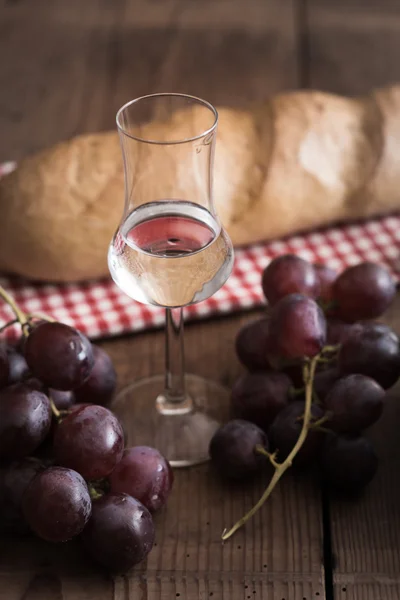 Grappa con Uva y Pan — Foto de Stock