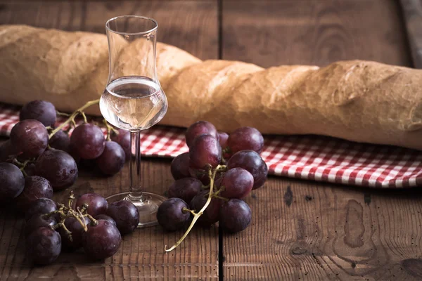 Grappa con Uva y Pan — Foto de Stock