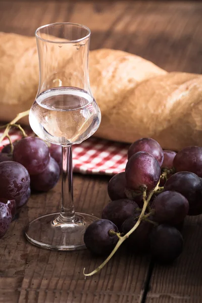 Grappa con Uva y Pan — Foto de Stock