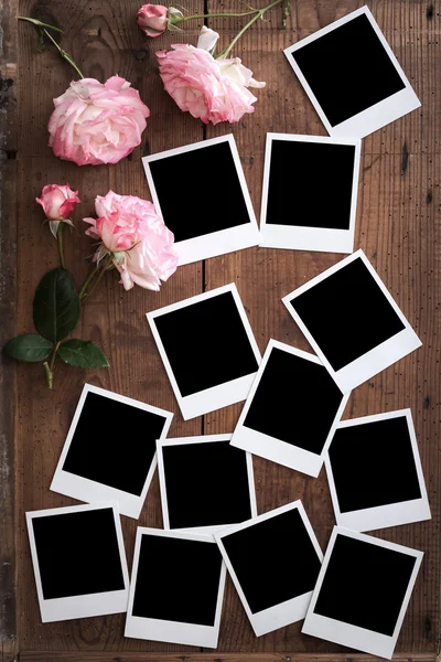 Moldura de foto Polaroid vintage em madeira — Fotografia de Stock