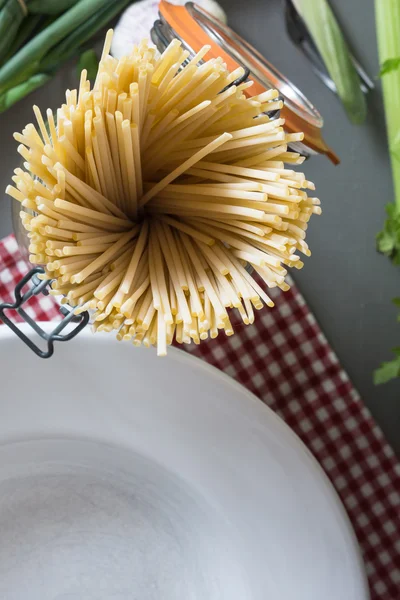 Stile di vita italiano - prepararsi per cucinare — Foto Stock