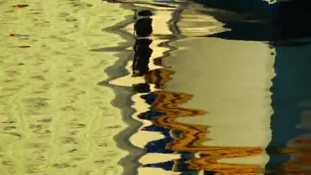 船在水面上的反射 — 图库视频影像