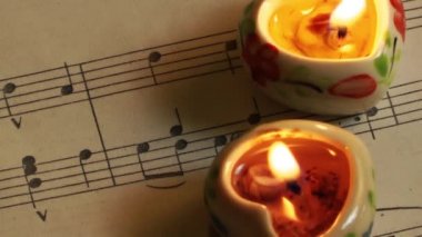 müzik notlar ve mumlar