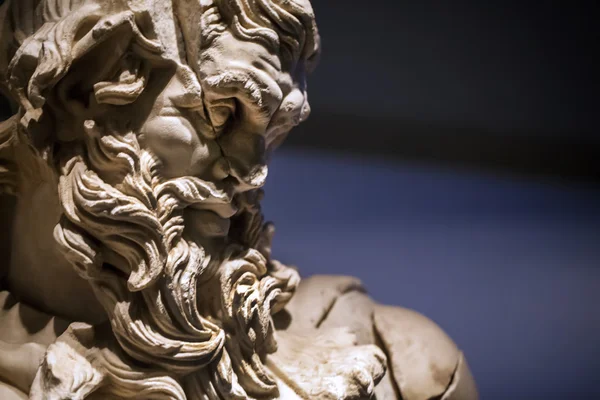 Statue en marbre grec antique — Photo