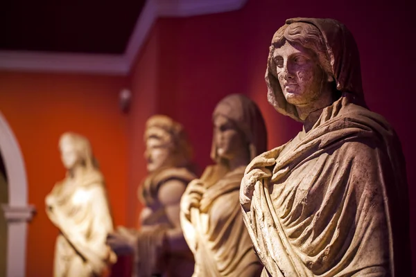 Antiken griechischen Marmor Gesicht und Körper Statue — Stockfoto
