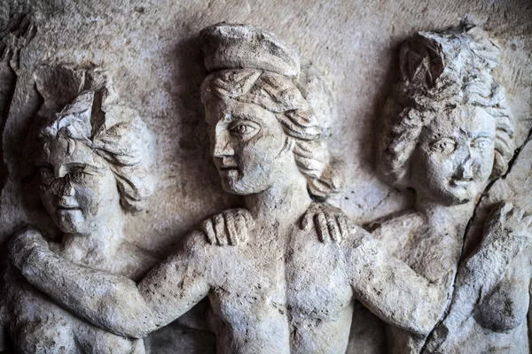 Oud Griekse marmeren gezicht en lichaam standbeeld — Stockfoto