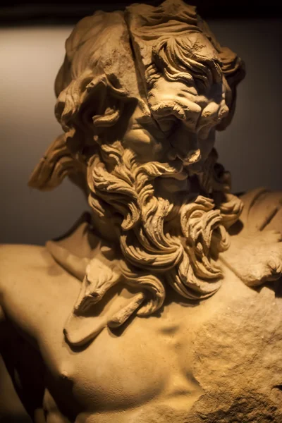 Antigua cara de mármol y la estatua del cuerpo —  Fotos de Stock