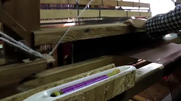Máquina de seda hilada — Vídeo de stock