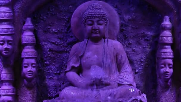 Buddhastatue — Stockvideo