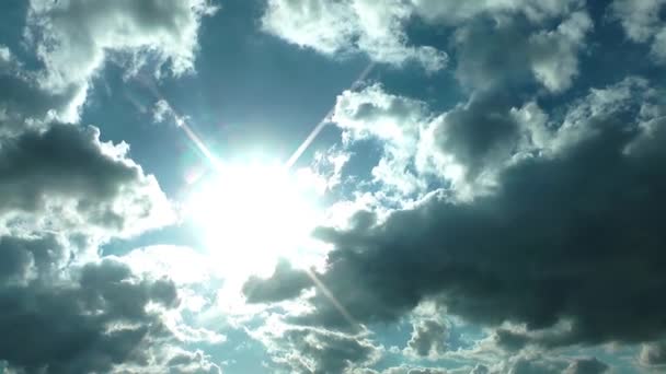 Nuvens escuras e brilhantes lapso de tempo — Vídeo de Stock