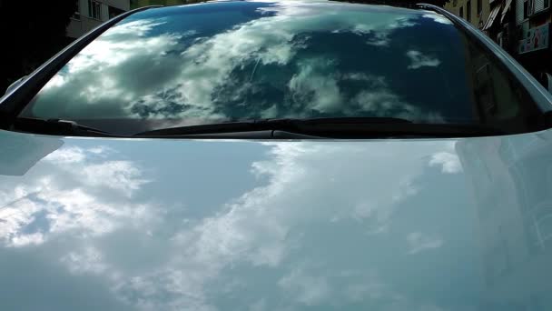 Nuages Réflexion sur le temps de la voiture — Video