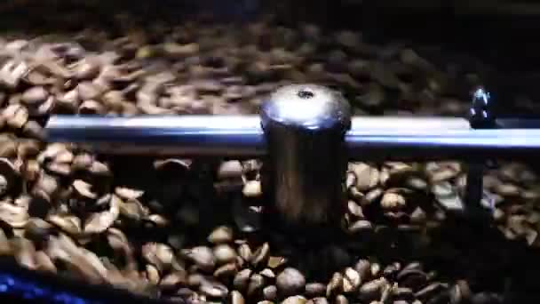 Машина для обжаривания кофе — стоковое видео
