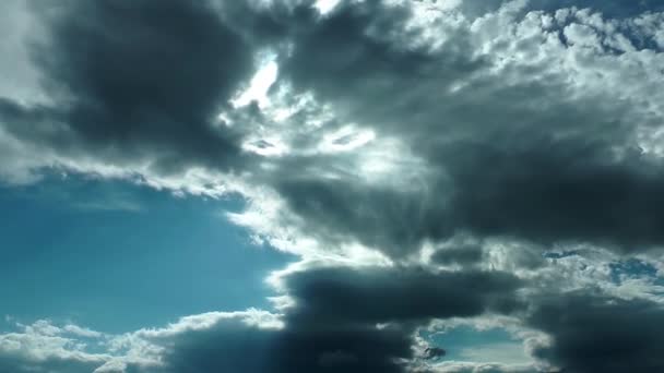 暗いと明るい雲 — ストック動画
