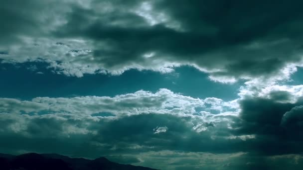 Wolken en bergen — Stockvideo